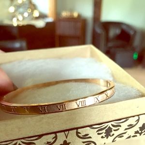 Rose Gold Roman Numeral Bracelet